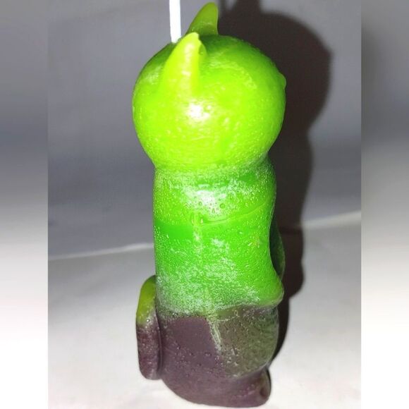 Hand crafted limited edition tall catcandle from our Cat Lady candle collection - Picture 5 of 6